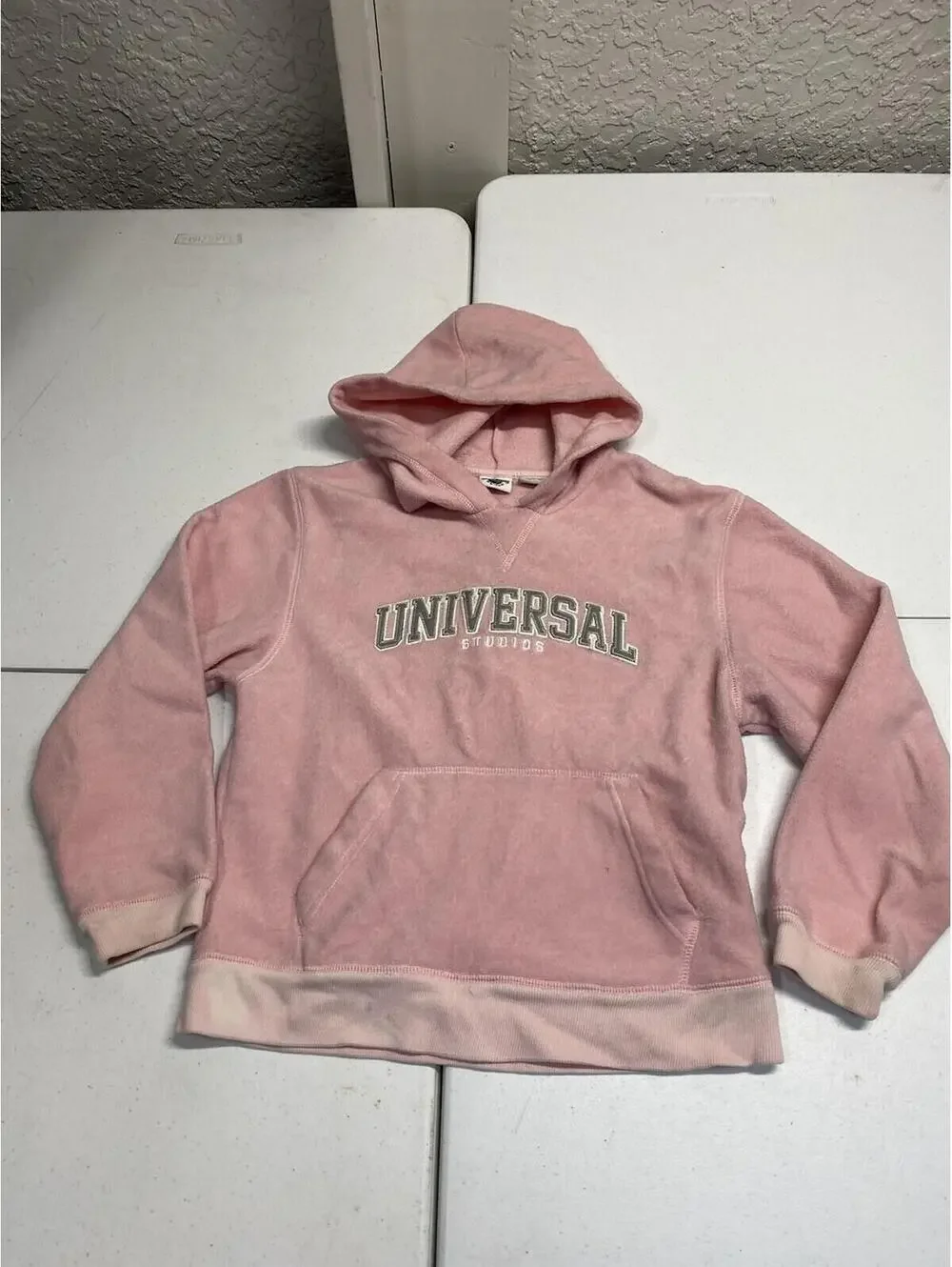 Universal Studios Girls Pink Pullover Hoodie Size Medium. BinP